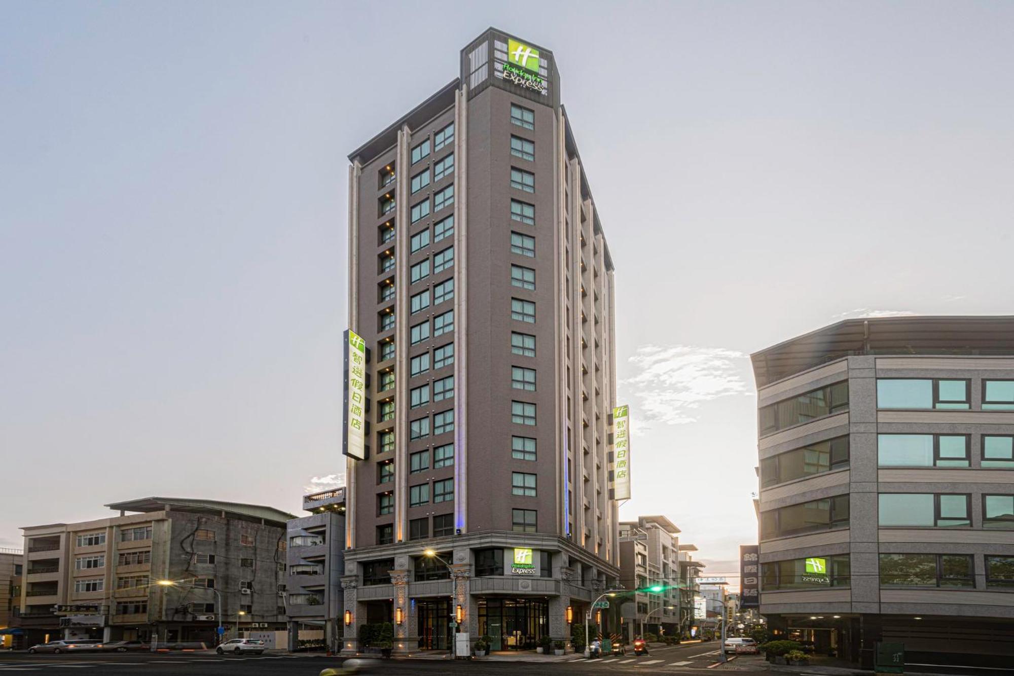 Holiday Inn Express Kaohsiung Love River By Ihg Exteriér fotografie